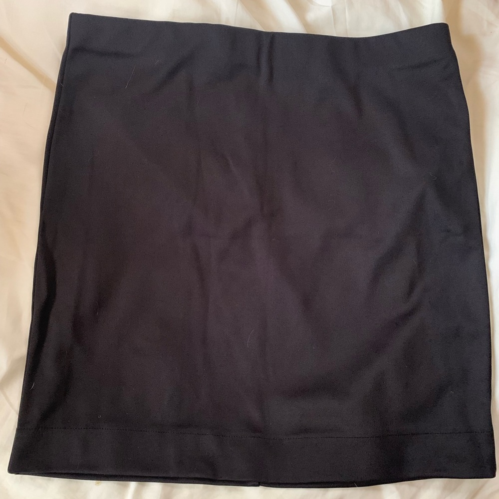 Black forever21 mini skirt with exposed back zipper
